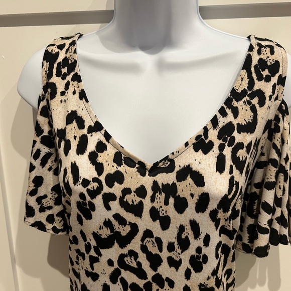 Cold Shoulder flutter sleeve leopard print dress - Picture 6 of 7
